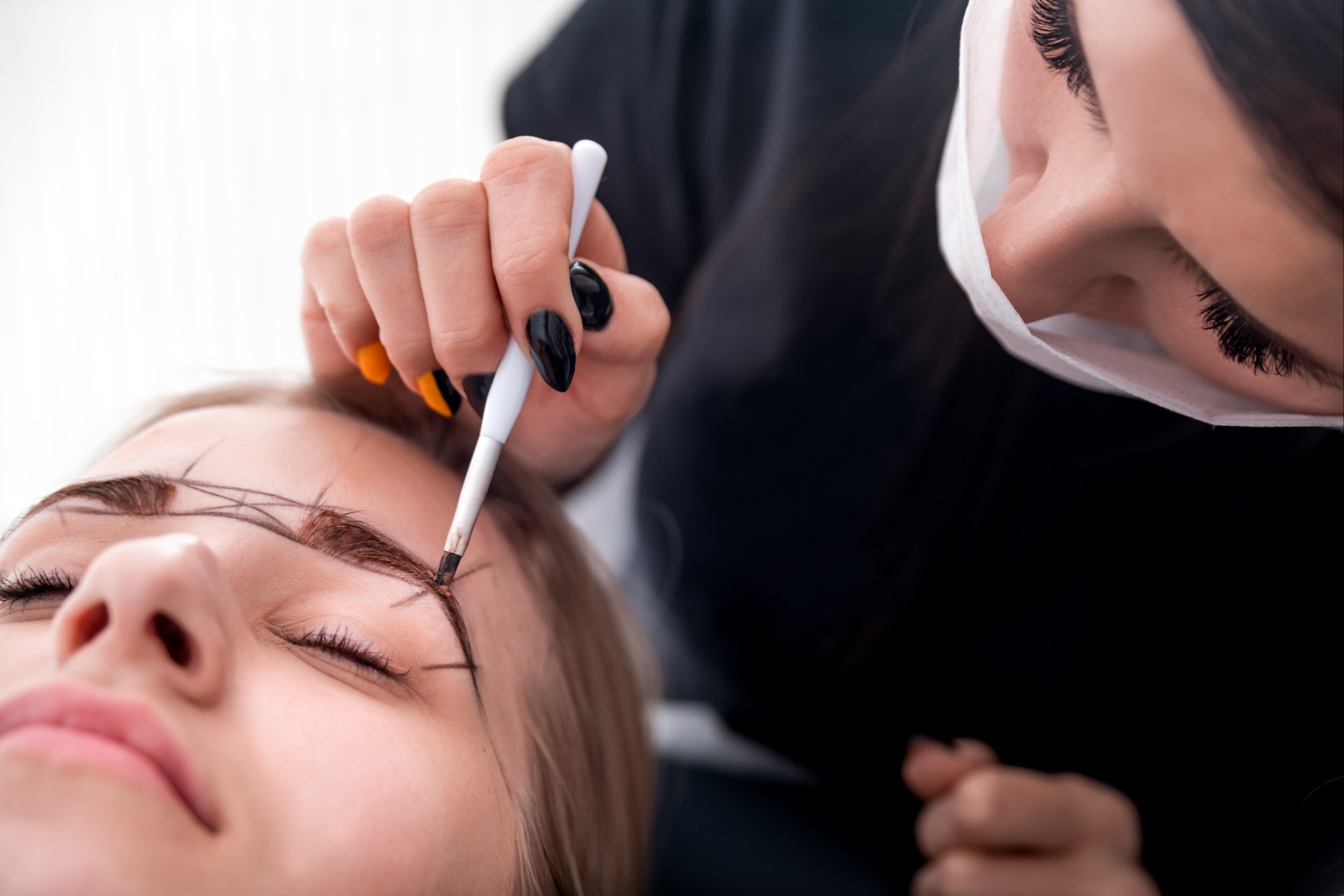 permanent-make-up-on-eyebrows-at-beauty-salon